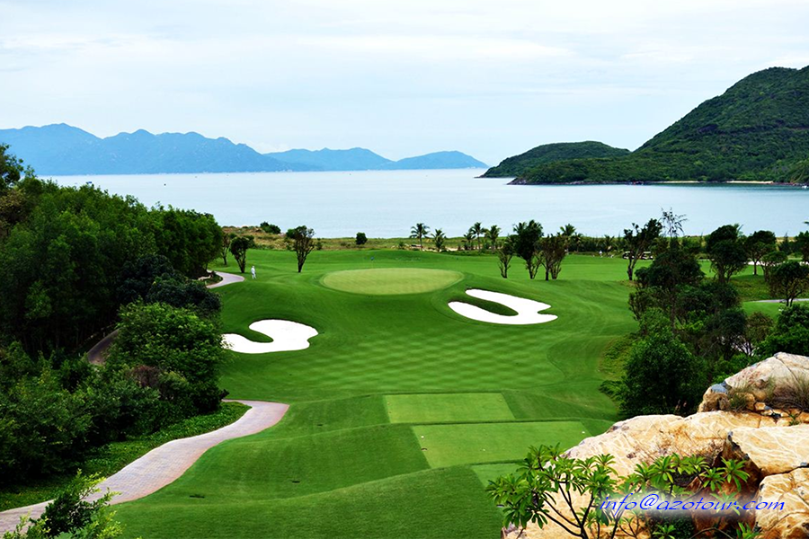  Play golf in Nha Trang Bay 